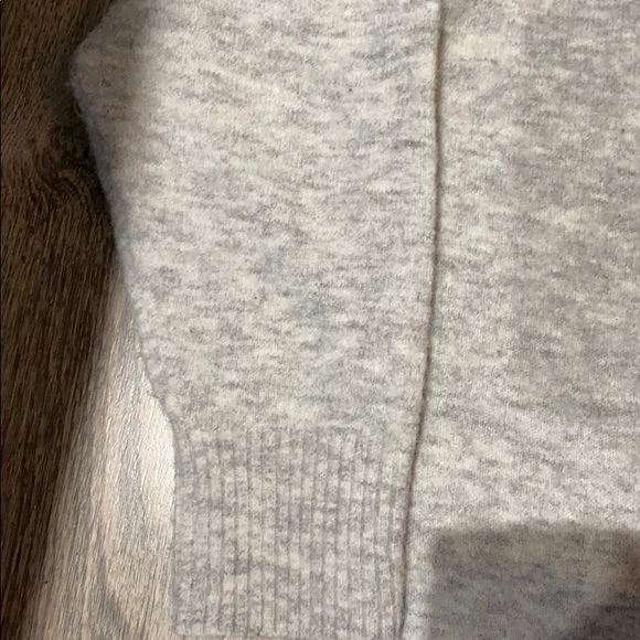 Aritzia Wilfred Sweater - Picture 5 of 11